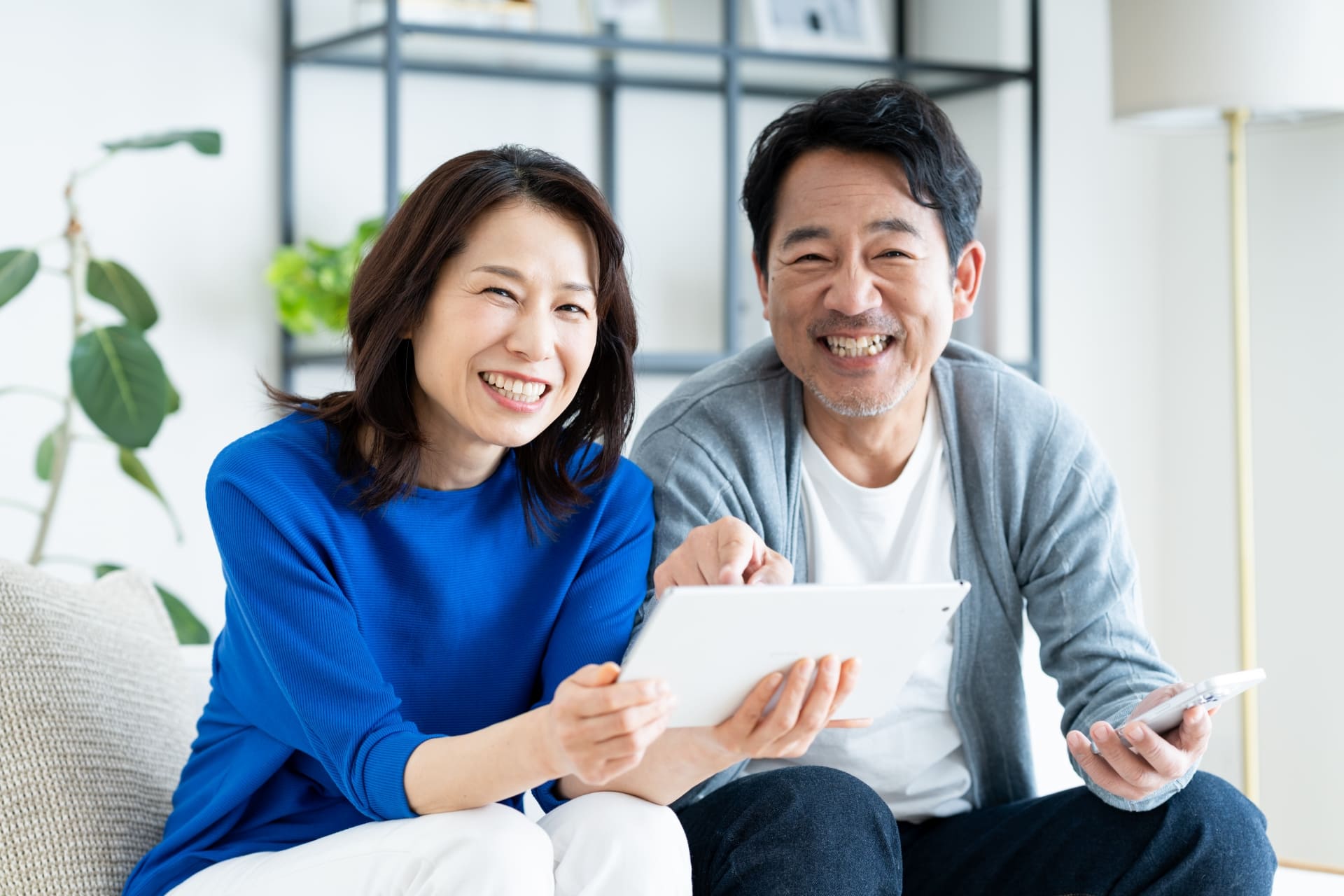 結婚記念日、何する？年数別の過ごし方とプレゼント例を紹介