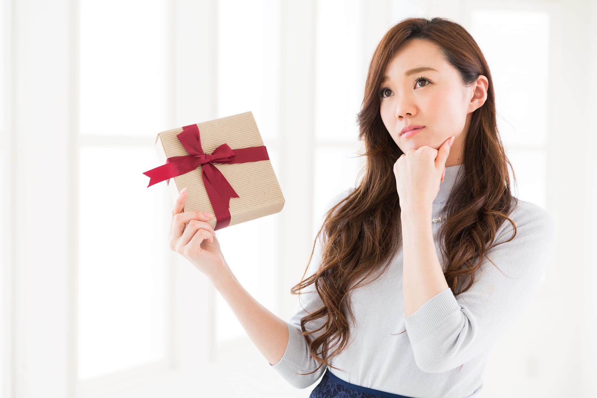 クリスマスプレゼントはいつ渡す？相手別・ベストタイミングと会えない時の解決策
