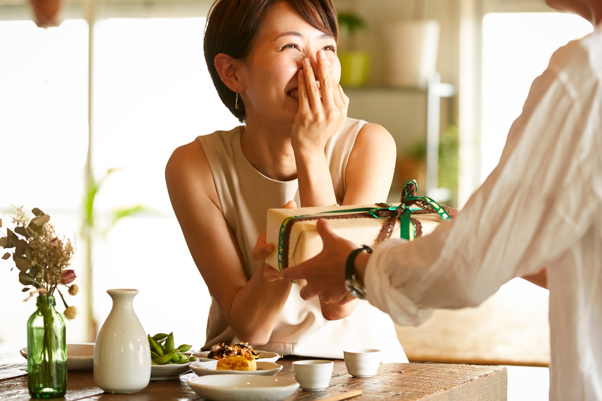 クリスマスプレゼントはいつ渡す？相手別・ベストタイミングと会えない時の解決策