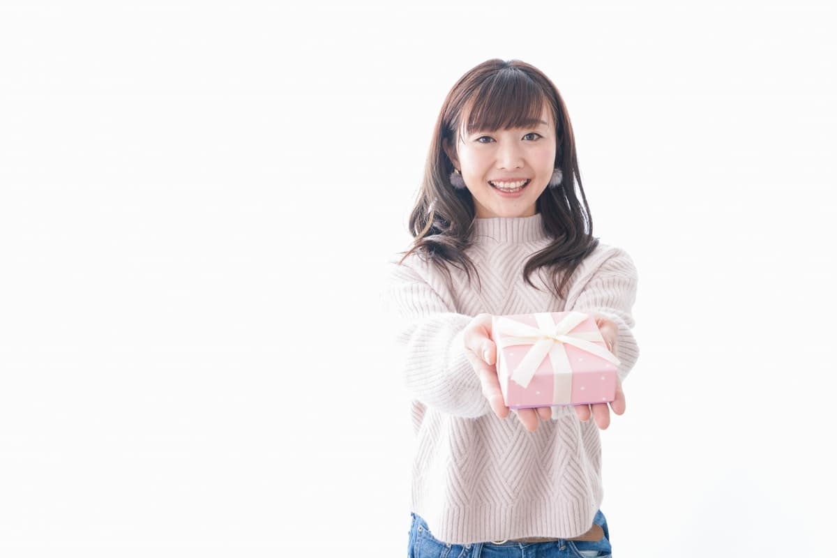 女友達が喜ぶ誕生日プレゼント特集！20代・30代・40代別の人気ギフトと選び方