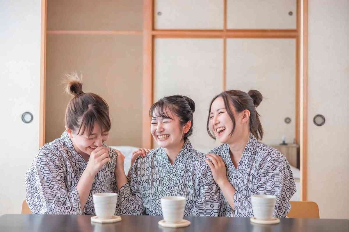 女友達が喜ぶ誕生日プレゼント特集！20代・30代・40代別の人気ギフトと選び方