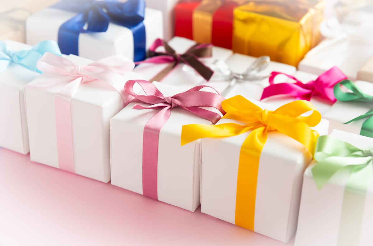 結婚祝い、何がいい?本当に喜ばれるギフトを紹介|人気ランキング・予算別・関係性別など