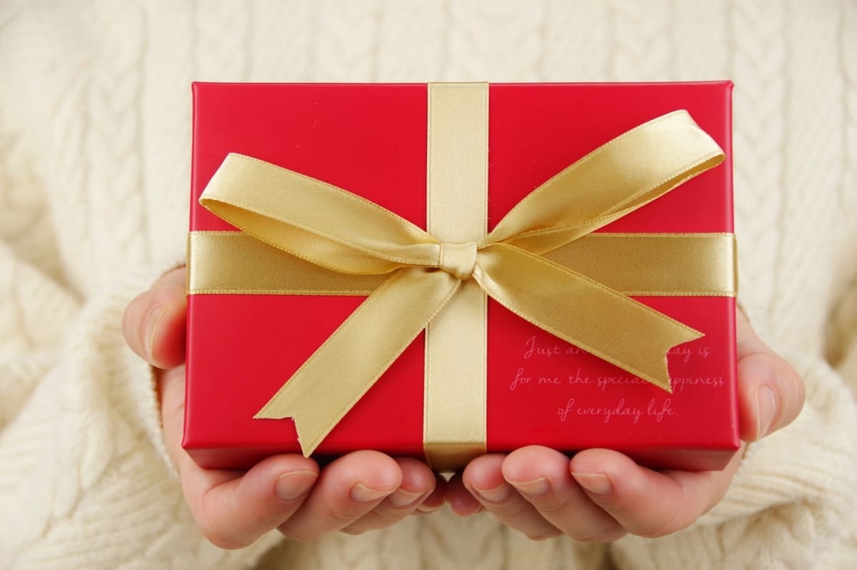 彼氏へのプレゼントが思いつかない！役立つアイデアと人気ギフト特集