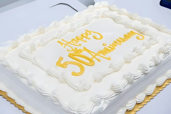 金婚式は何年目？意味やお祝いのアイデア、プレゼント、マナーを解説